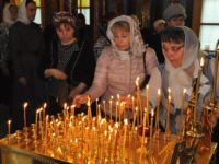 3 июня , в Троицкую родительскую субботу, епископ Костомукшский и Кемский Игнатий совершил Божественную литургию в  Покровском храме г. Костомукши