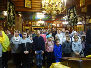 26. 10.2025 г. преподаватели и воспитанники воскресной школы Покровского храма молились и причастились за Божественной литургией. 