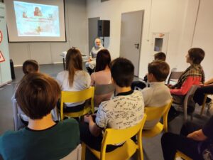 В воскресной школе Покровского храма г. Костомукши прошло занятие, посвящённое иконе Казанской Божьей Матери и Дню народного единства