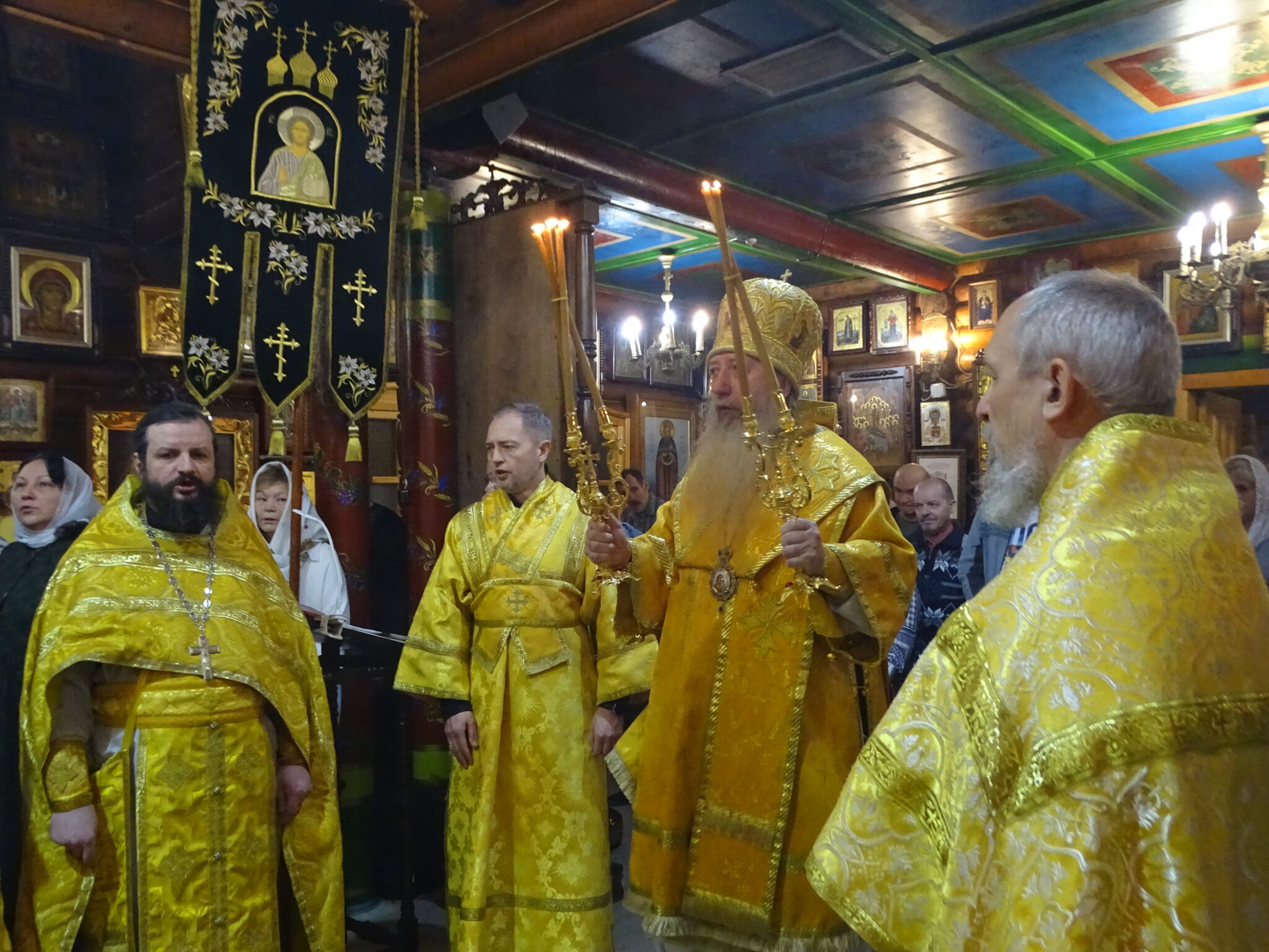 30 ноября 2025 года, в Неделю 25-ю по Пятидесятнице, епископ Костомукшский и Кемский Борис совершил Божественную литургию в Покровском кафедральном храме г. Костомукши