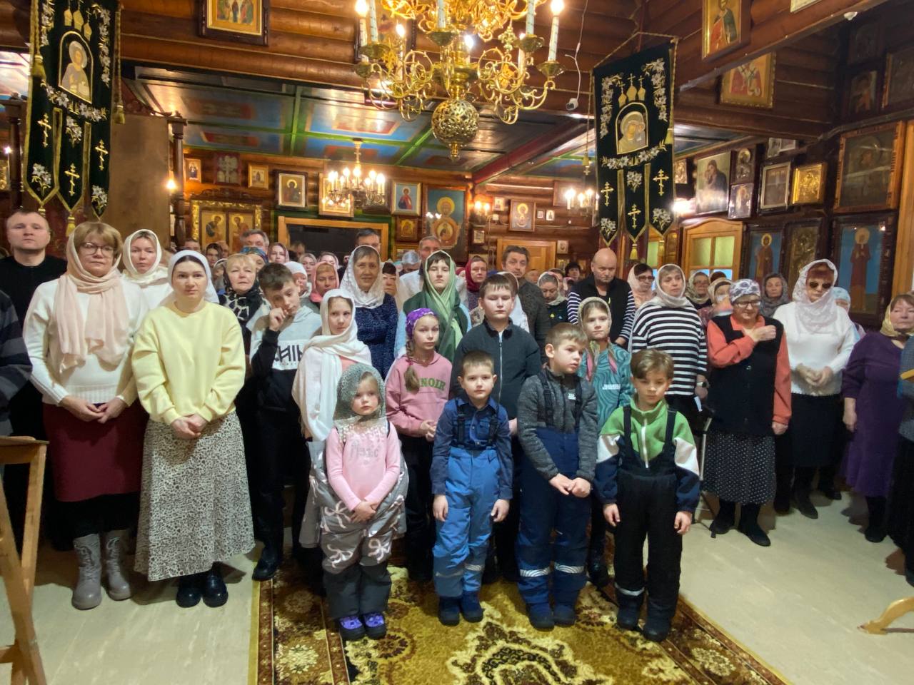 В Неделю сыропустную — Прощёное воскресенье преподаватели и воспитанники воскресной школы Покровского храма молились и причастились за Божественной литургией